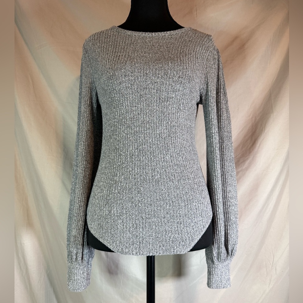 Hollister California Grey Ribbed Long Sleeve Bodysuit – Small 🌿